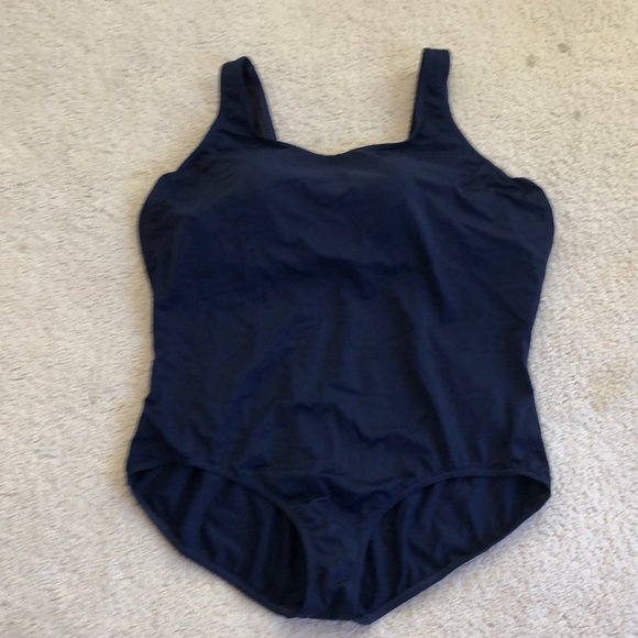 Lands End plus chlorine resistant  tugless soft cup sporty bathing suit - Picture 6 of 10